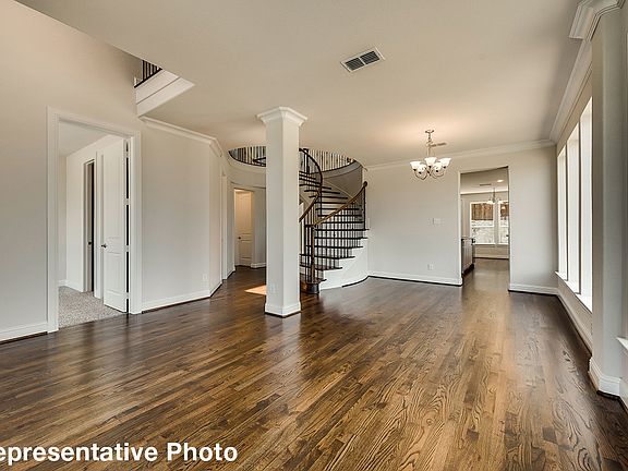 4th image of 2409 Elmhurst #Tl7g7h