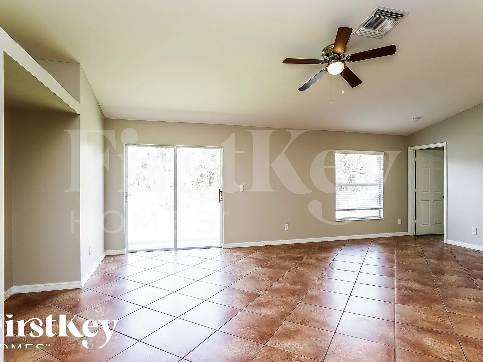 3 bed, 2.0 bath, 1993 sqft, $2,015 — Photo 2