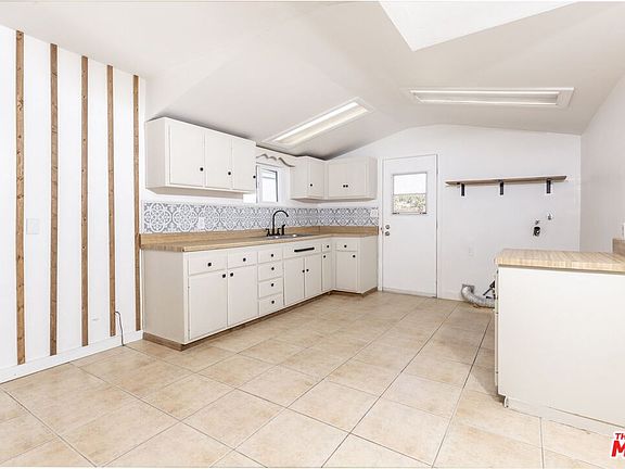 3rd image of 2319 Sierra St