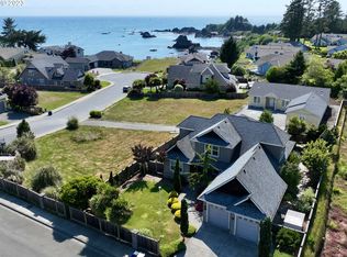 123 Tanbark Rd, Brookings, OR 97415