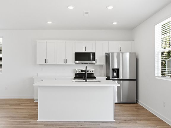 4th image of 876 Gardenview Way