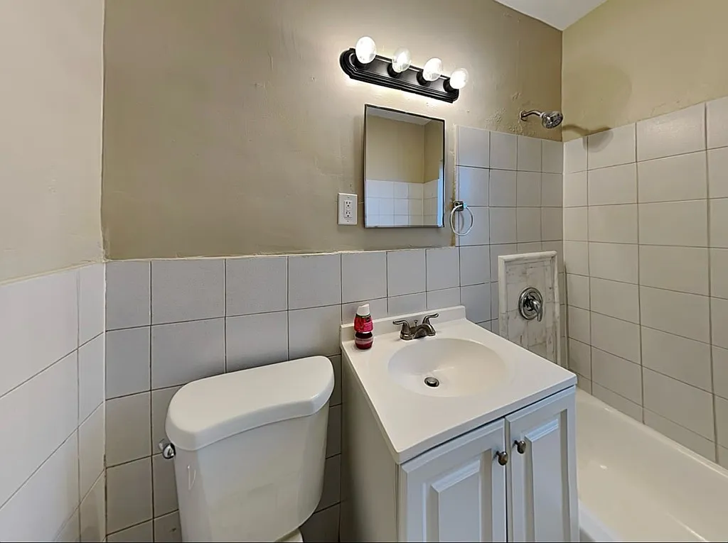 3 bed, 1148 sqft, $1,865 — Photo 2