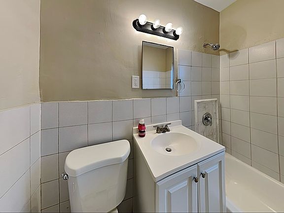 2nd image of 435 Bell Ave