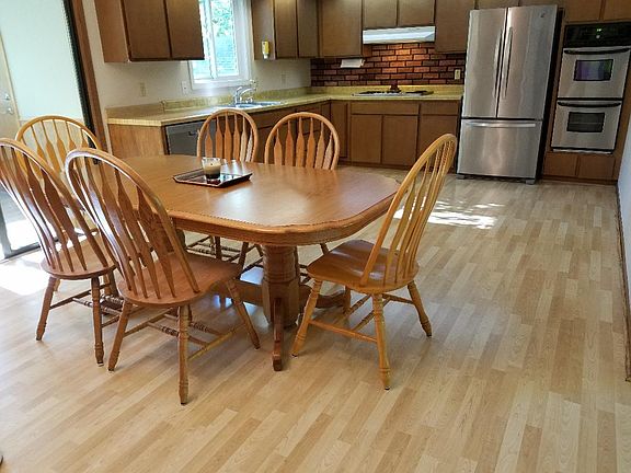 Sunny spacious kitchen!