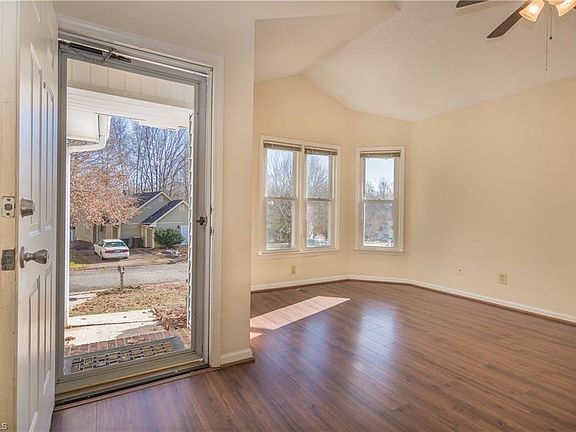 4th image of 3905 King Edward Ct
