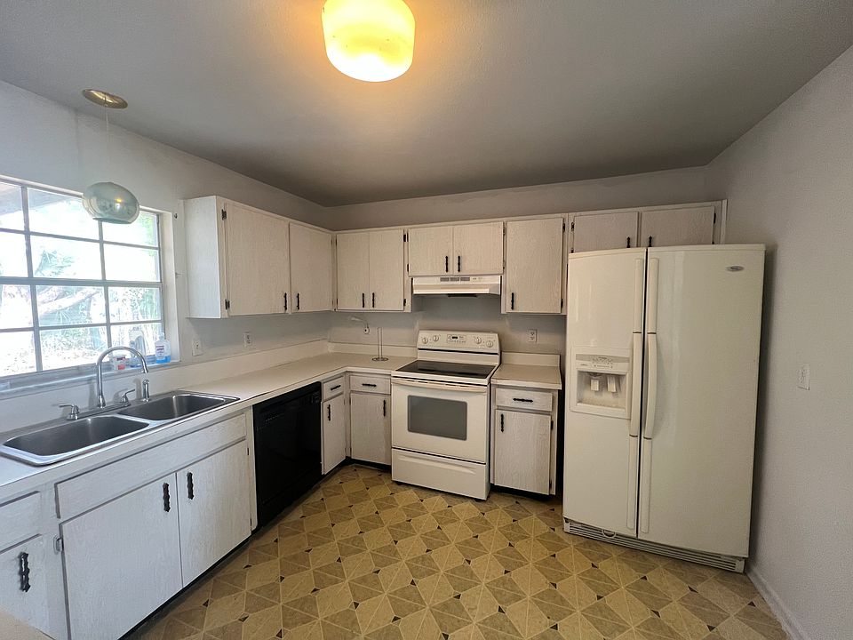 1st image of 231 Marion Oaks Ln