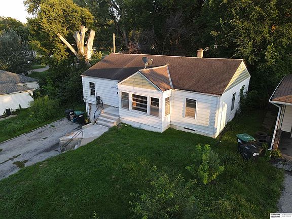 2nd image of 3813 Browne St