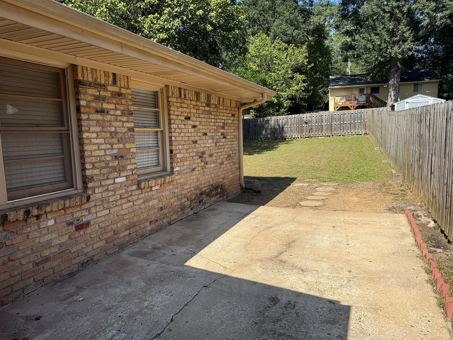 3 bed, 1100 sqft, $2,600 — Photo 4