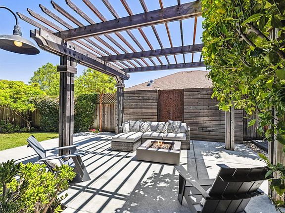 5th image of 1698 Southridge Drive