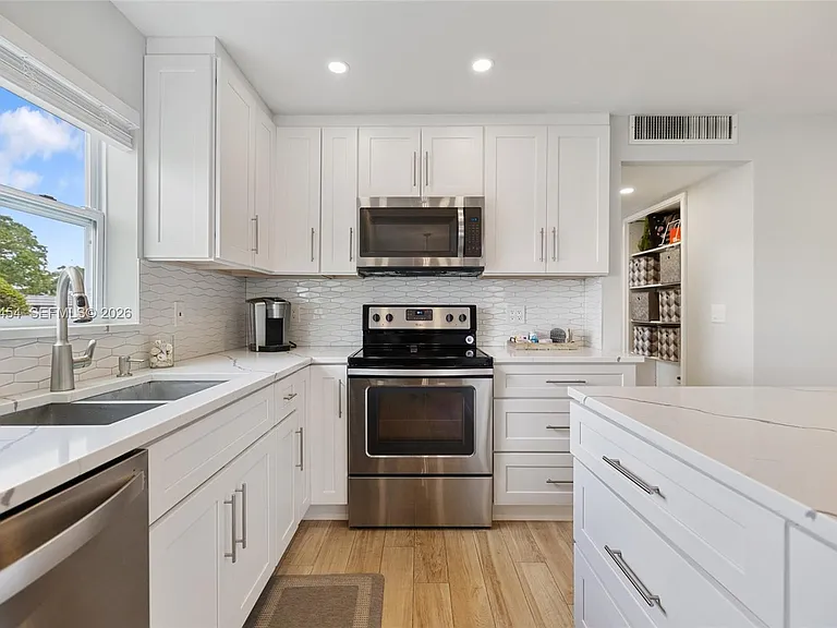 72 Monaco Ct #72-B — Photo 9