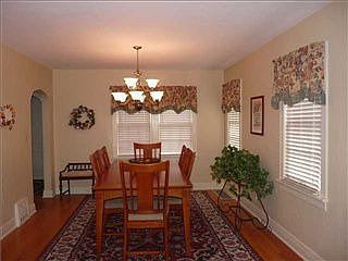 4th image of 840 Oak Ave