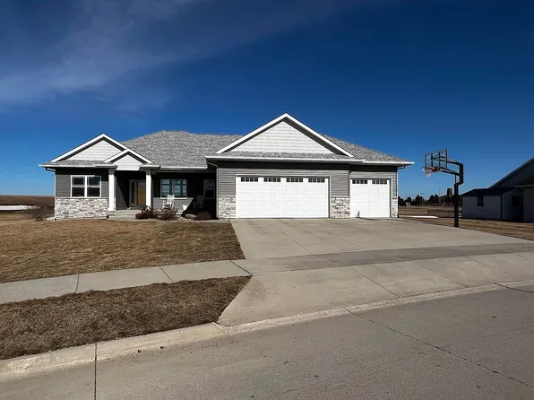 209 Homecoming Ct, Vinton, IA 52349