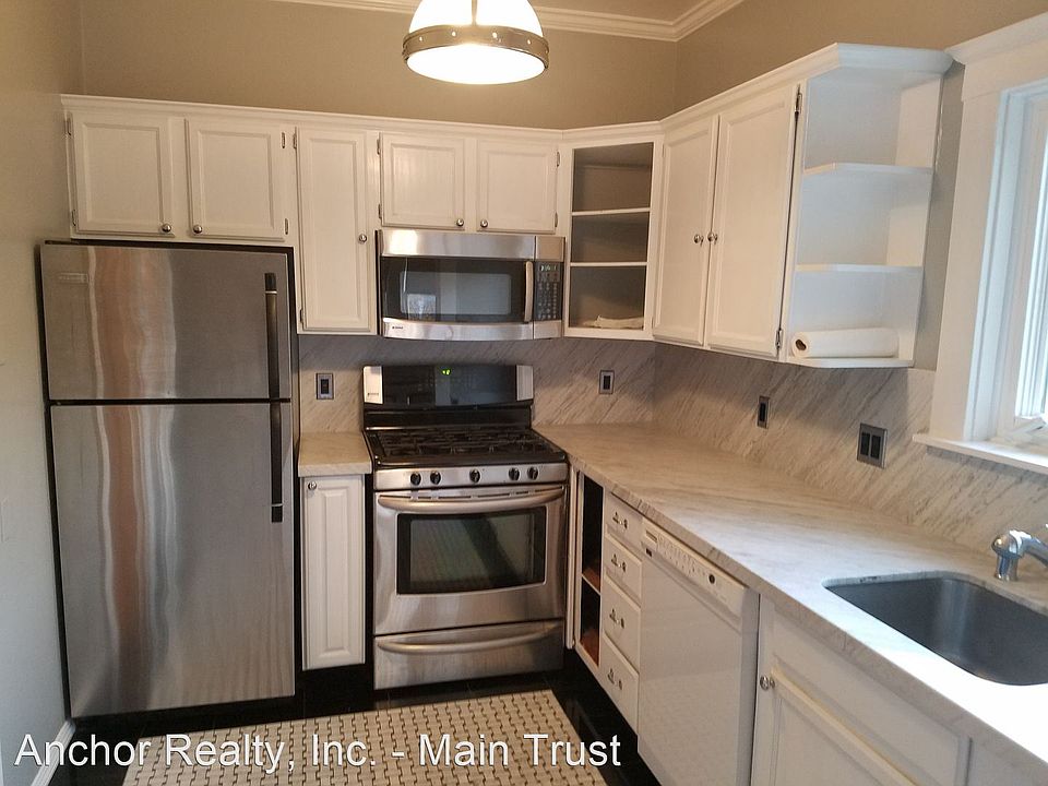 1st image of 135 Carl St APT 3