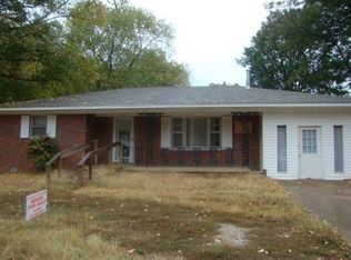 402 W Main St, Greenfield, TN 38230