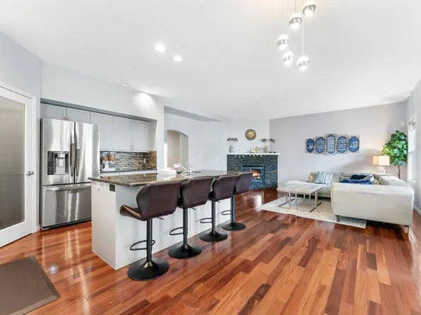 72 E Panamount Hts NW, Calgary, AB T3K 5T2