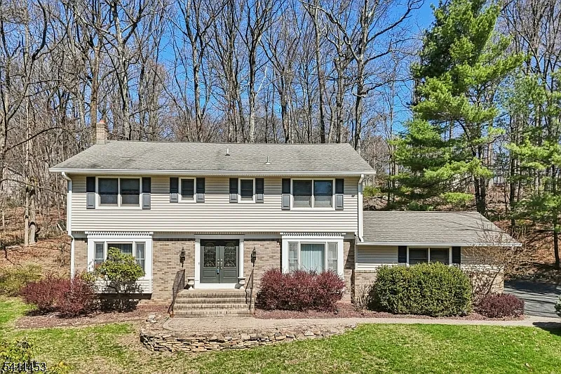 24 Manor Ln photo 1