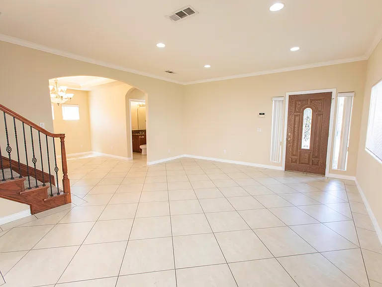 9323 State St — Photo 2