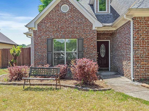 2nd image of 657 Barkley Cir
