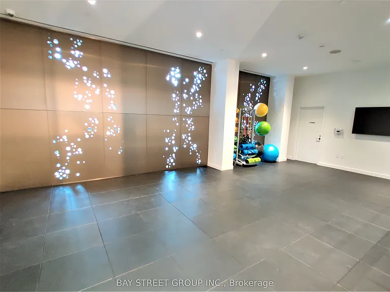 39 Roehampton Ave #2807 — Photo 18