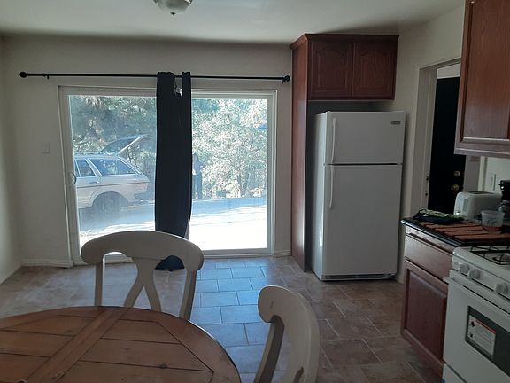 2nd image of 39334 Garden Pl #2