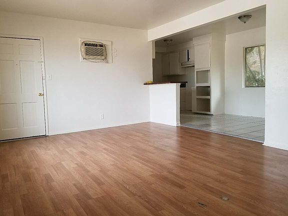3rd image of 608 Via Altamira APT D