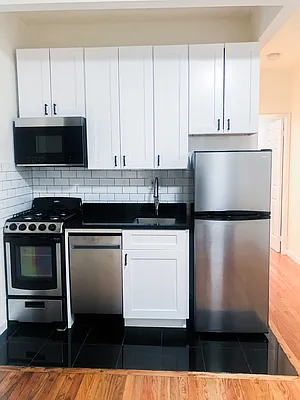 Rented by City Connections Realty | media 3