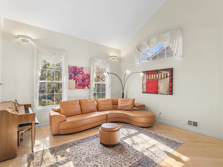 70 Hartley Ln — Photo 2