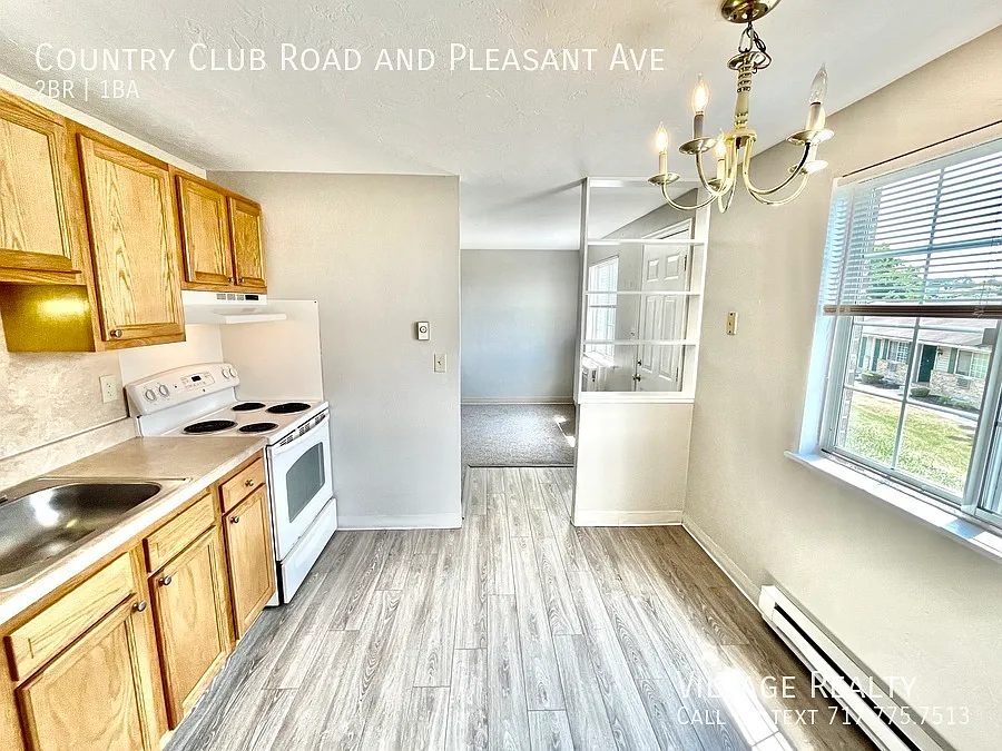 End unit! Quiet 2-bed apartment with on-site laundry & playground! Red Lion Schools! — Photo 2
