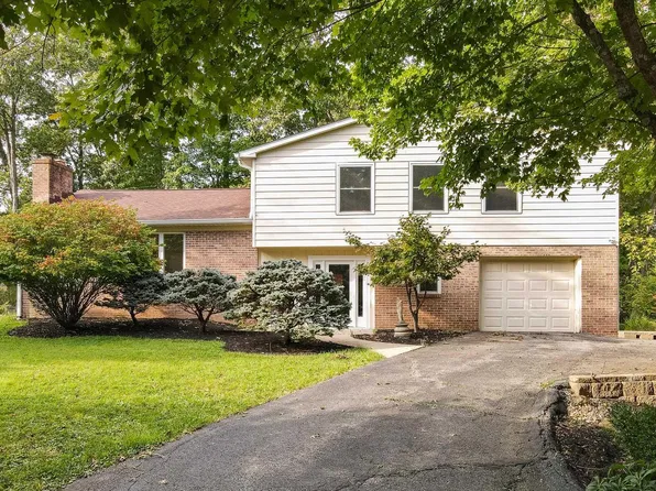 2001 E Southdowns Dr, Bloomington, IN 47401