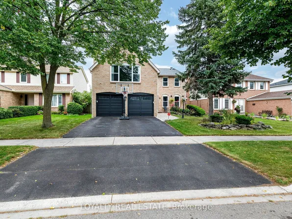 52 Newcastle Cres, Brampton, ON L6S 3Y8