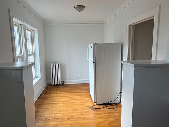 4th image of 7433 N Seeley Ave APT 2