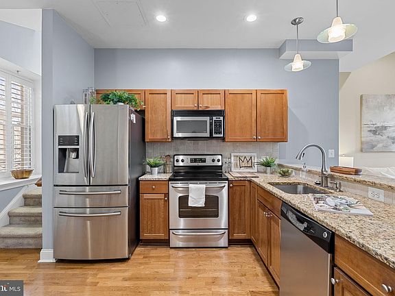 5th image of 1 Academy Cir Unit 302
