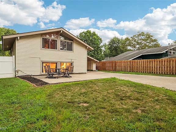 5th image of 233 Kempton Dr