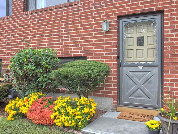 2nd image of 401 Farrwood Dr #401