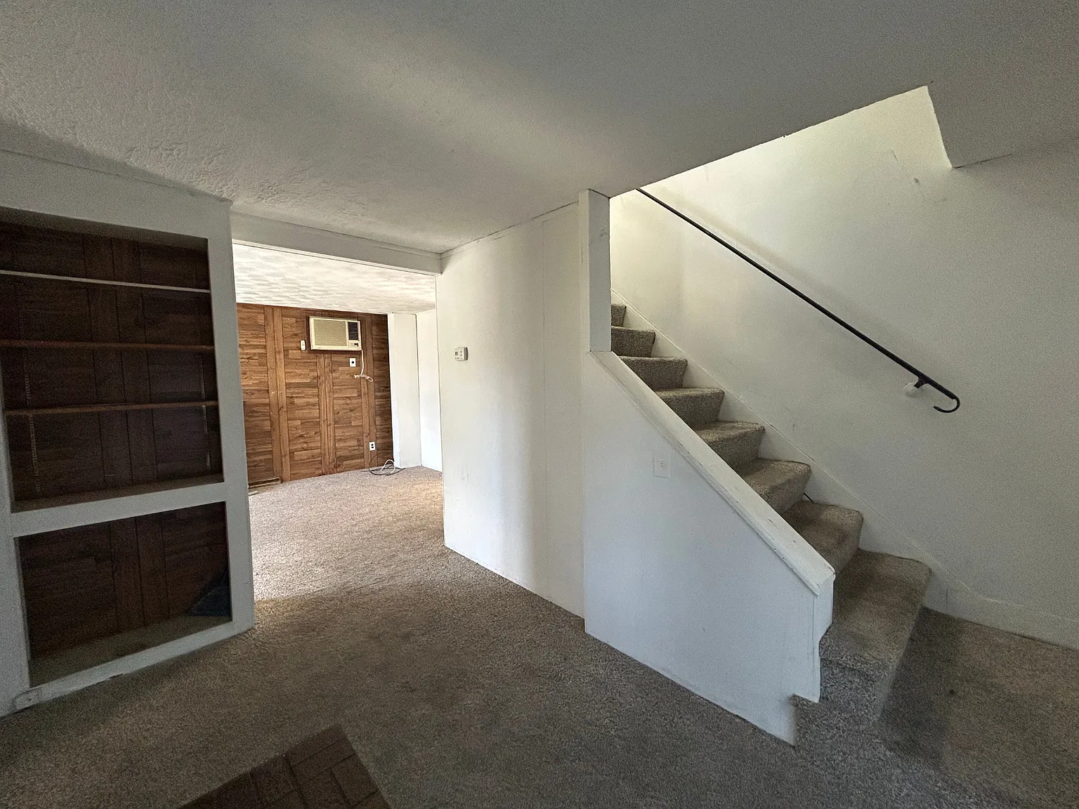 4 bed, 2280 sqft, $2,500 — Photo 4