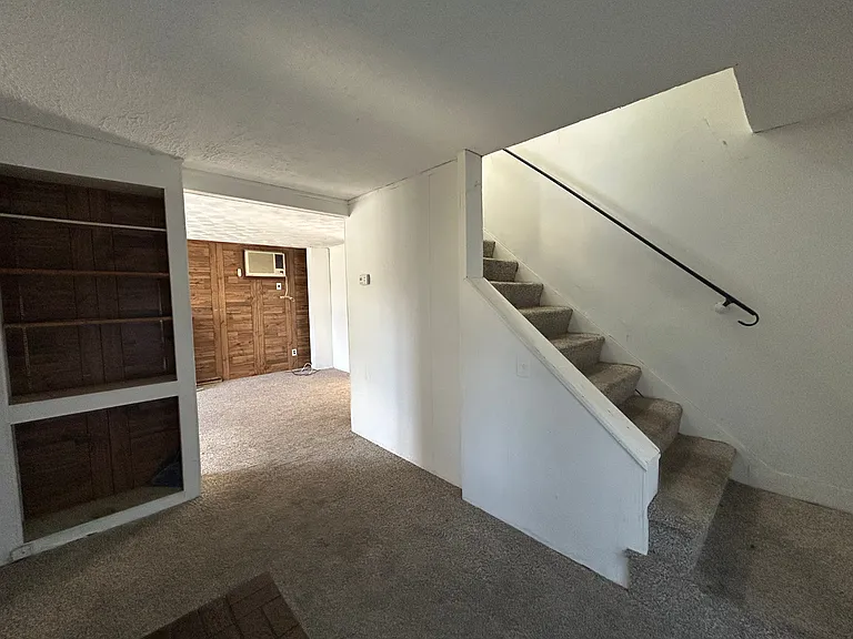 77 Wise Ave — Photo 4