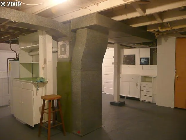 unfinished basement with a washer / dryer, artist space
