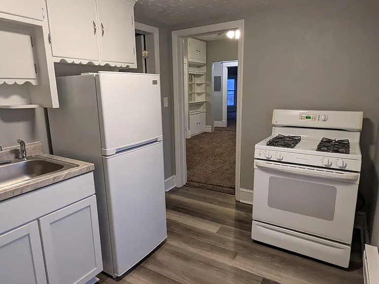 109 Irwin Ave — Photo 6