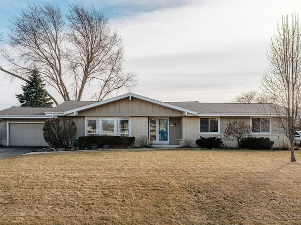 13715 W Park AVENUE, New Berlin, WI 53151