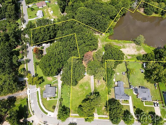 3rd image of 524 Dawn Cir