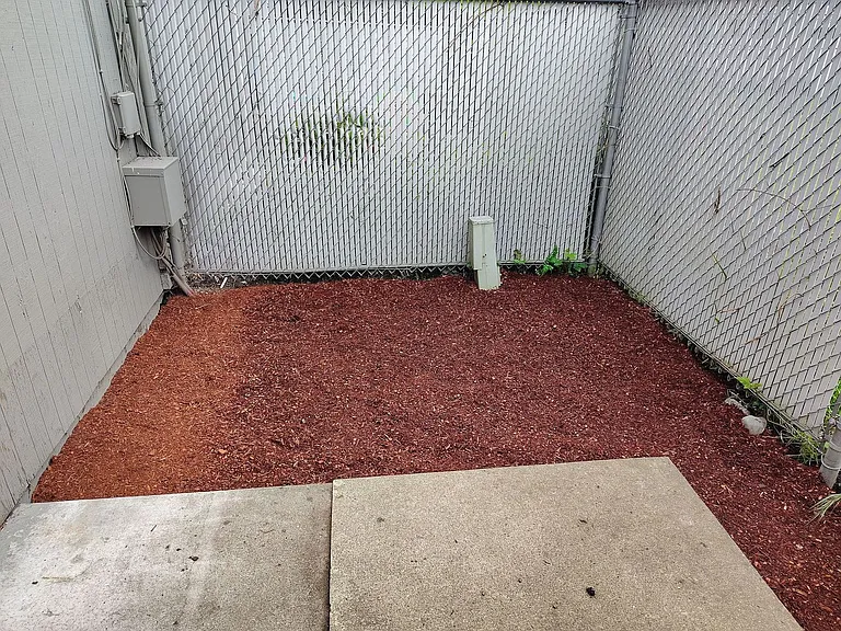 885 NE Sunset St #11 — Photo 21