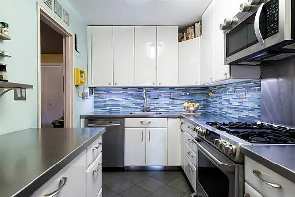 Sold by Gallery Real Estate Group, LLC | media 13