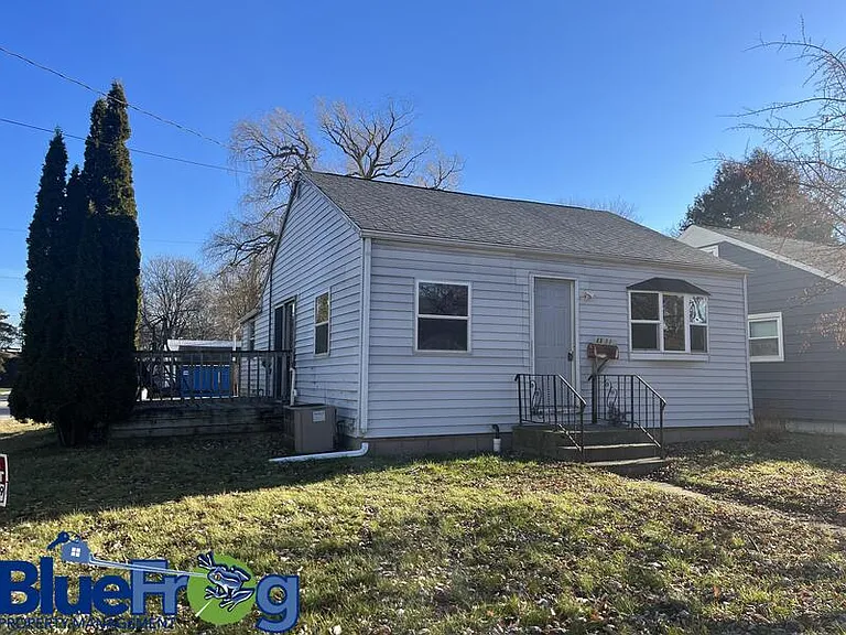 1131 S Greenwood Ave — Photo 2