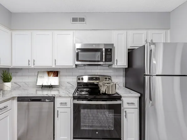 Elliot Roswell Apartments