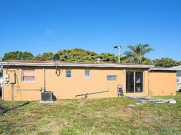 4th image of 4908 SW 45th Ave