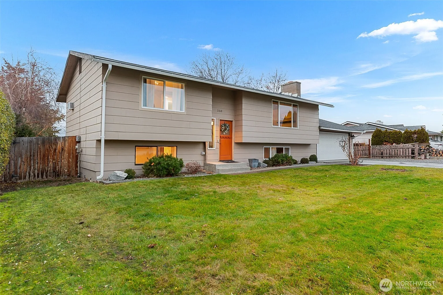 250 N Newton Ave photo 1