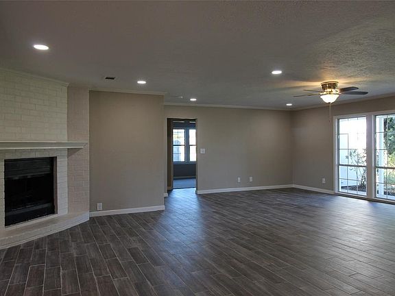 4th image of 3825 Holland Dr