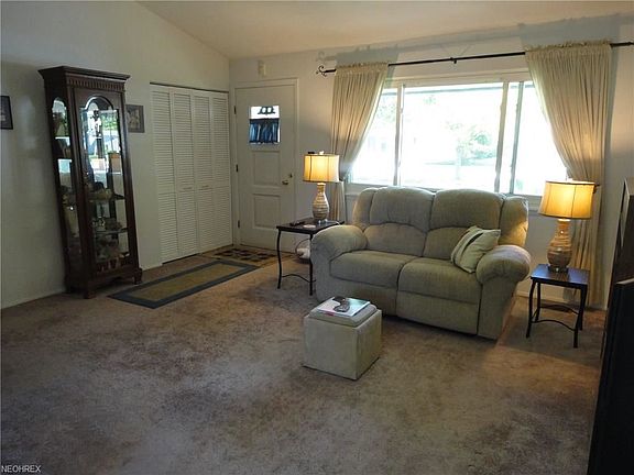 5th image of 24195 Fairlawn Dr
