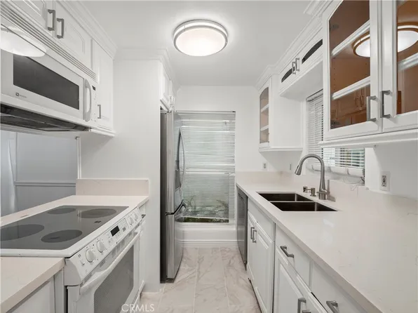 18411 Hatteras St Unit 138, Tarzana, CA 91356