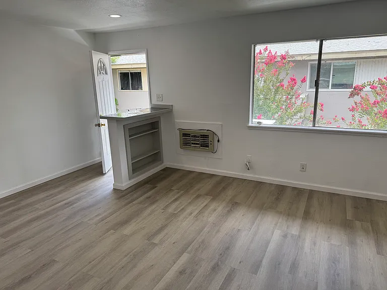 750 Sycamore St #5 — Photo 6